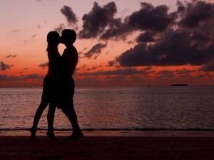 Image of a couple kissing on the beach